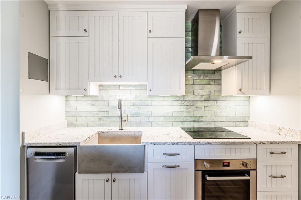 EMERALD BEACH APARTMENTS - Residential