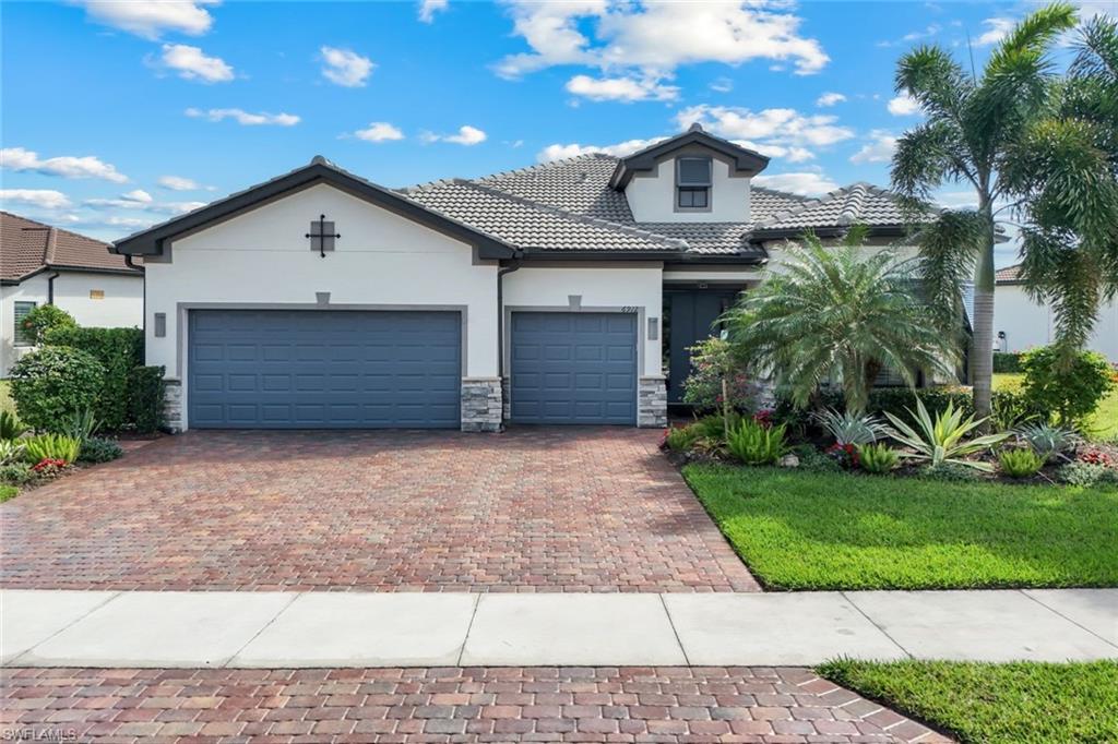 WINDING CYPRESS - Residential