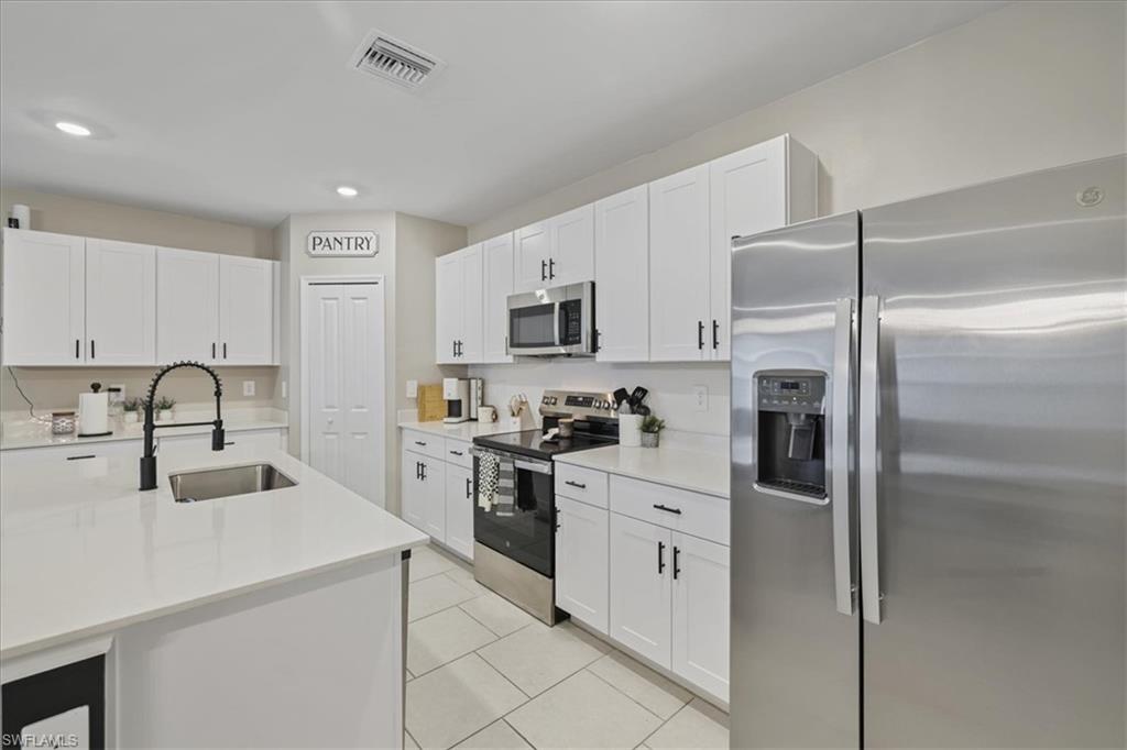 SAVANNA LAKES - Residential