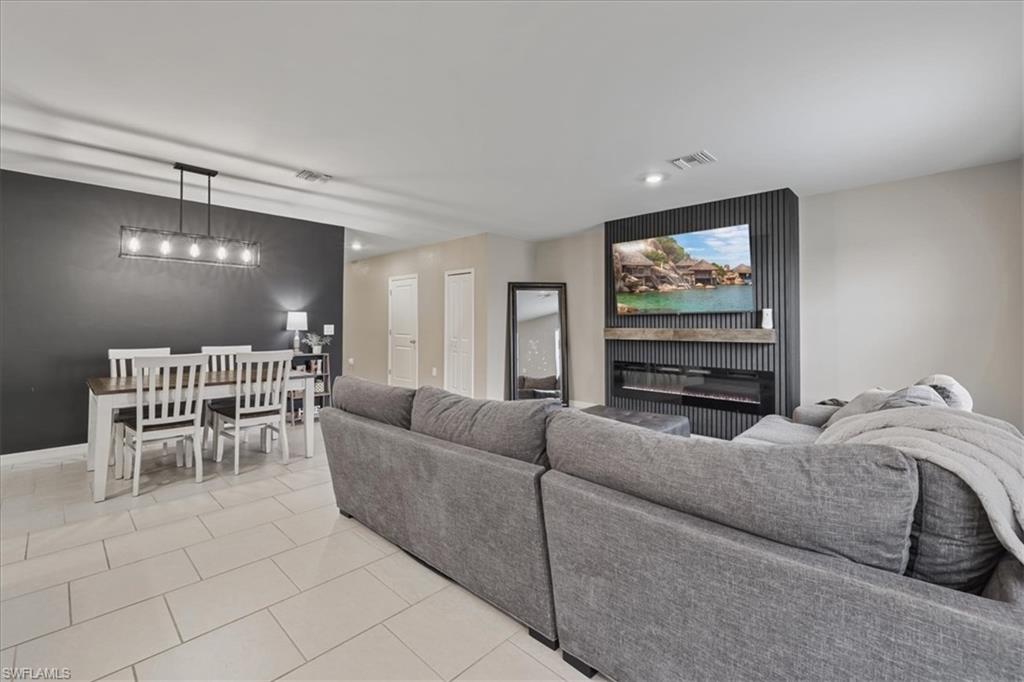 SAVANNA LAKES - Residential