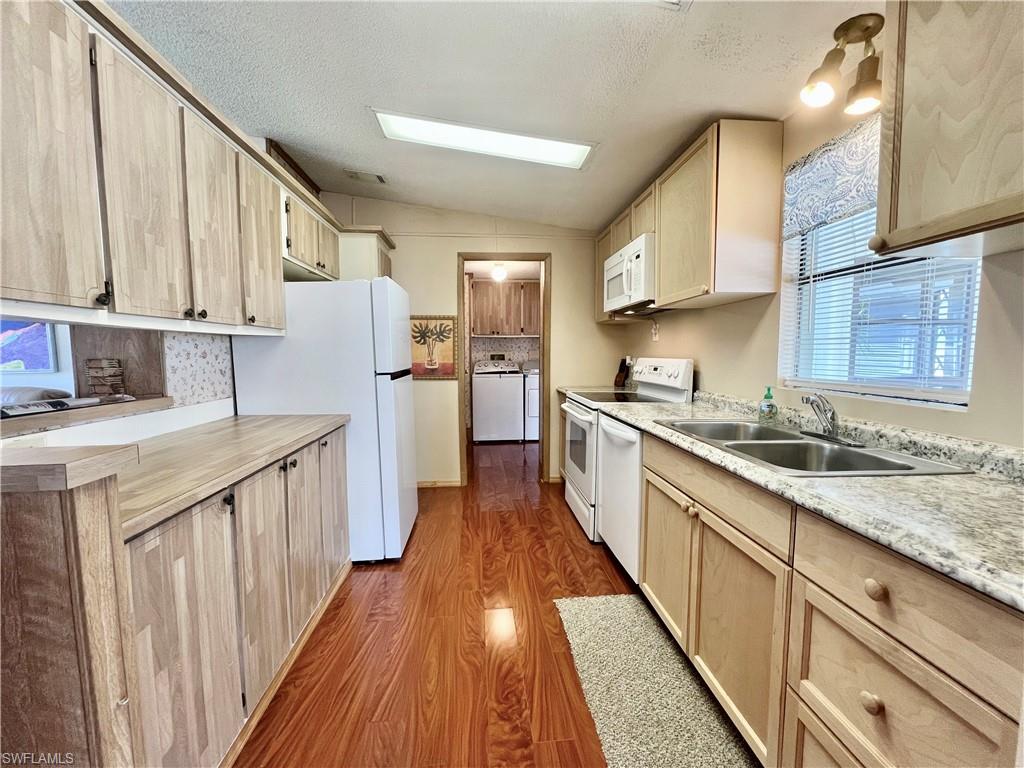 NAPLES MOBILE ESTATES - Residential