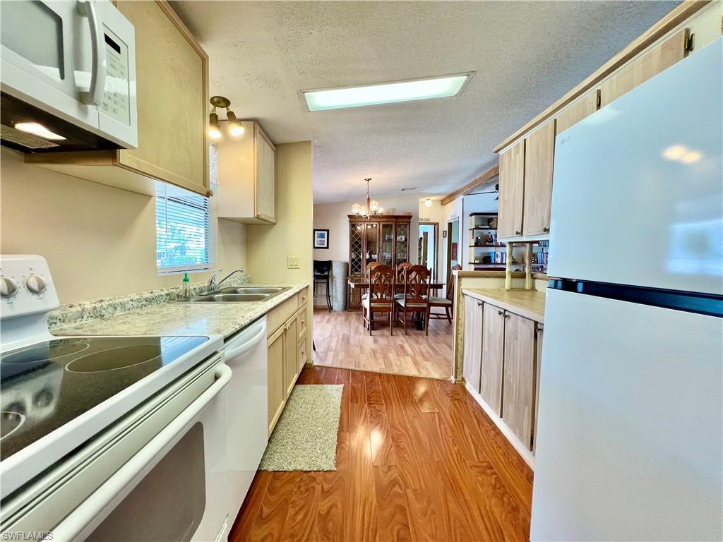 NAPLES MOBILE ESTATES - Residential