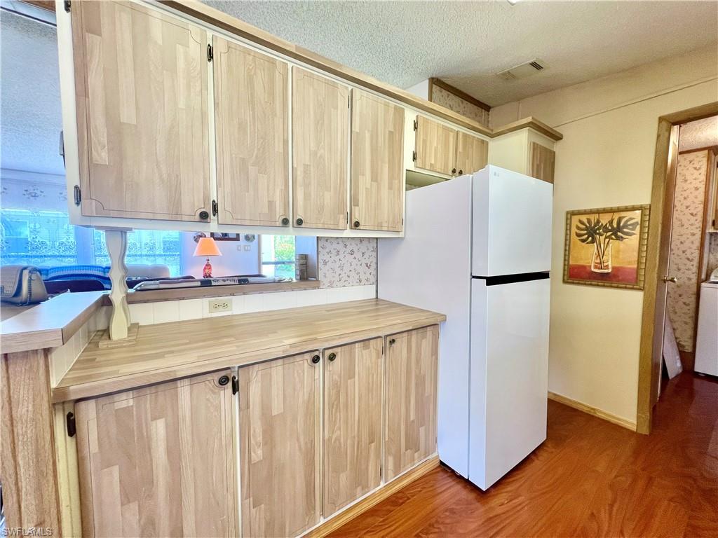 NAPLES MOBILE ESTATES - Residential