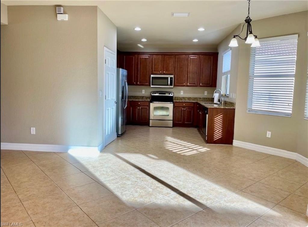 BOTANICA LAKES - Residential Lease