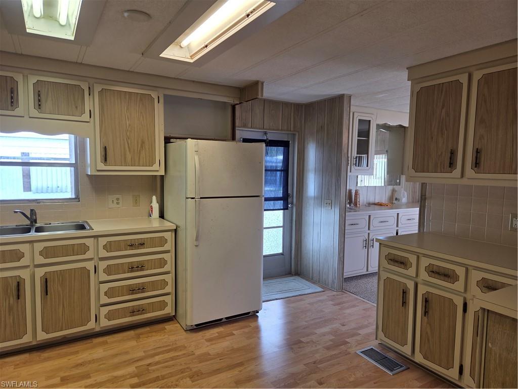 LAZY DAYS MOBILE VILLAGE - Residential