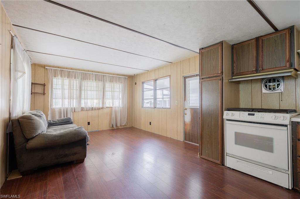 MOBILE MANOR - Residential