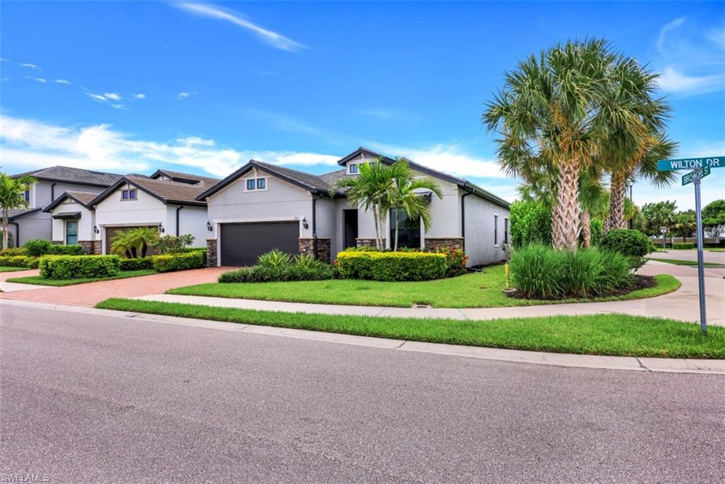 AVERY SQUARE - Residential