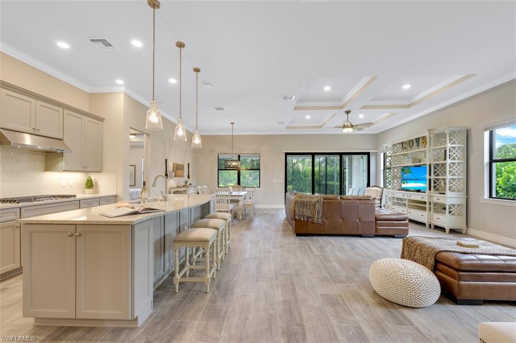 AVERY SQUARE - Residential