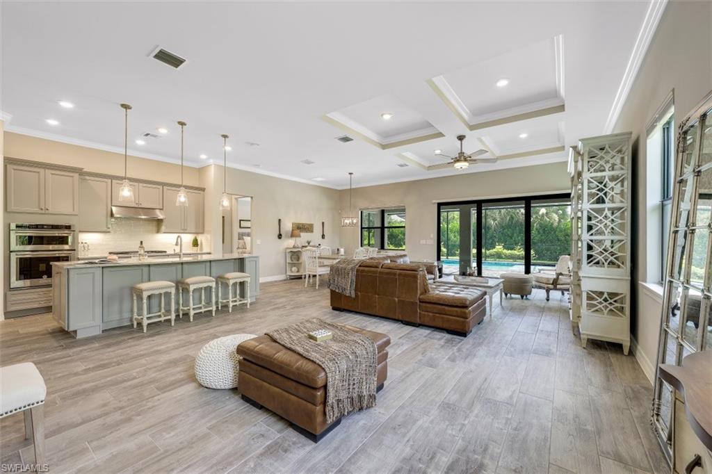 AVERY SQUARE - Residential