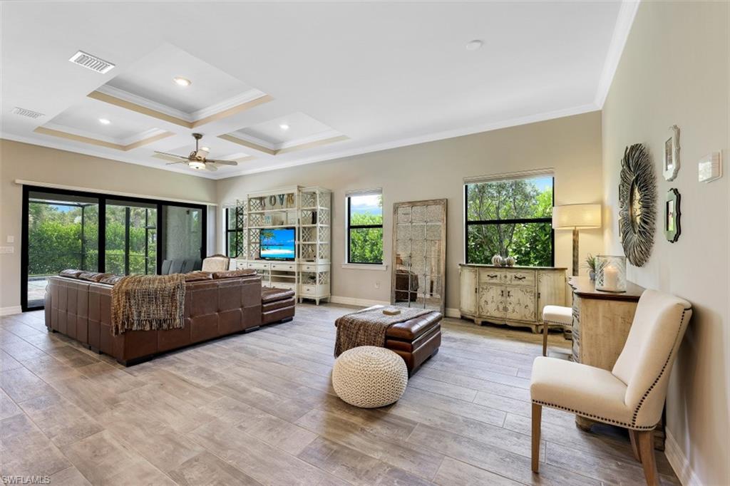 AVERY SQUARE - Residential