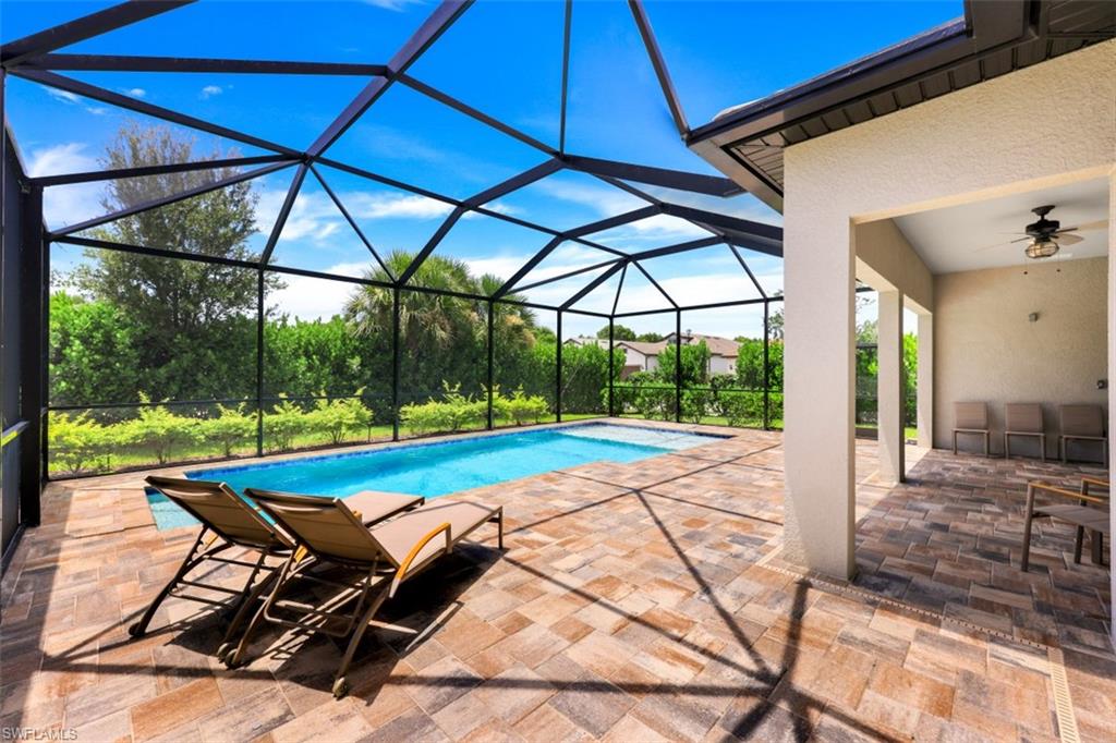 AVERY SQUARE - Residential