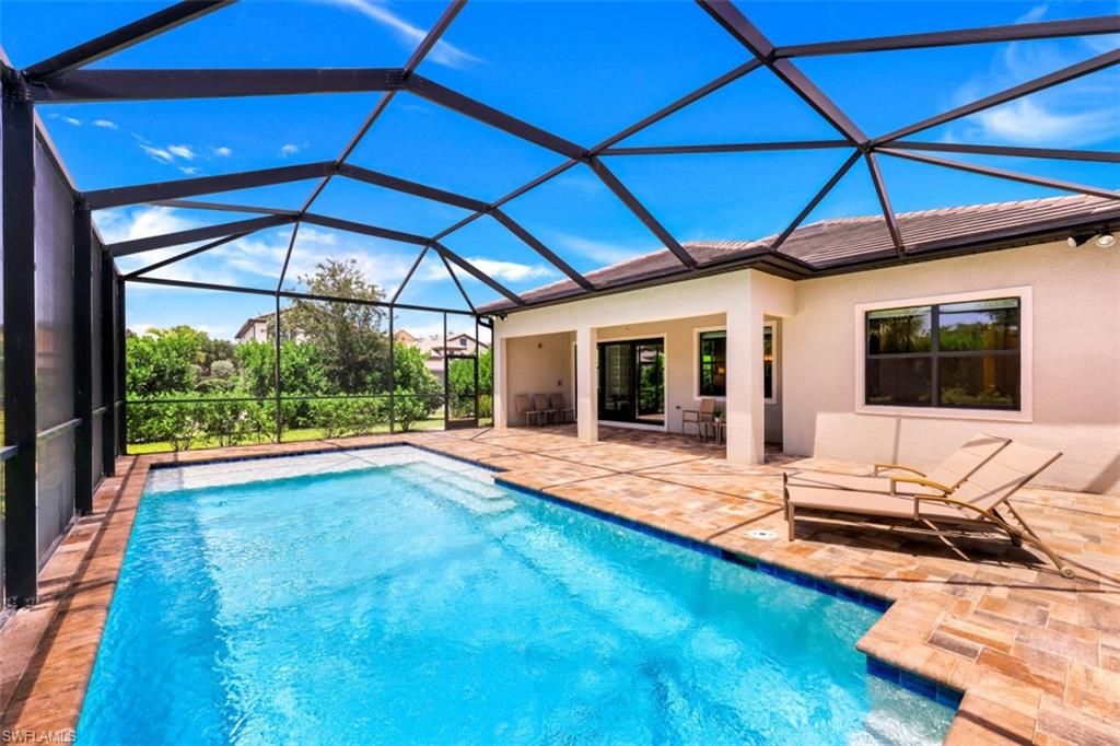 AVERY SQUARE - Residential