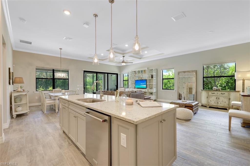 AVERY SQUARE - Residential