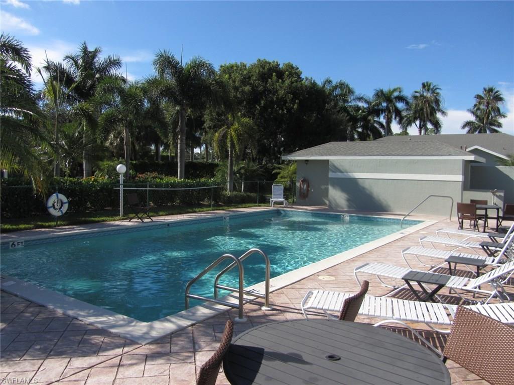 ROYAL VILLAS - Residential