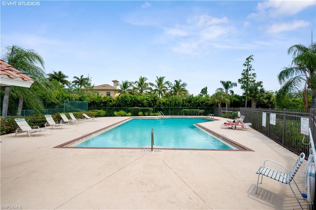 QUAIL WOODS COURTYARDS - Residential