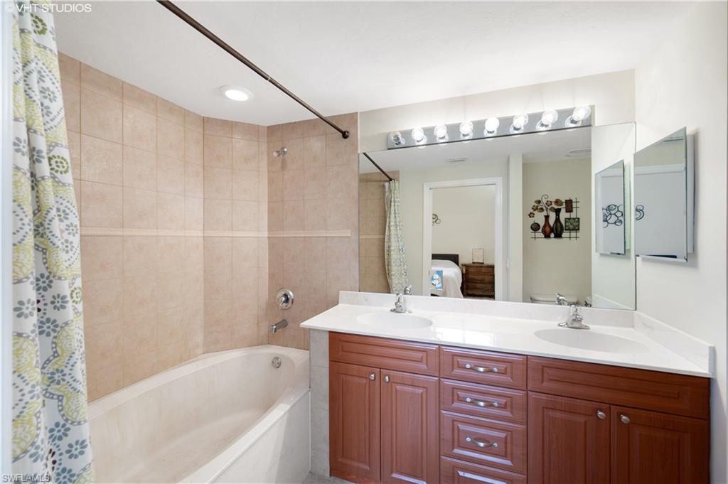 QUAIL WOODS COURTYARDS - Residential