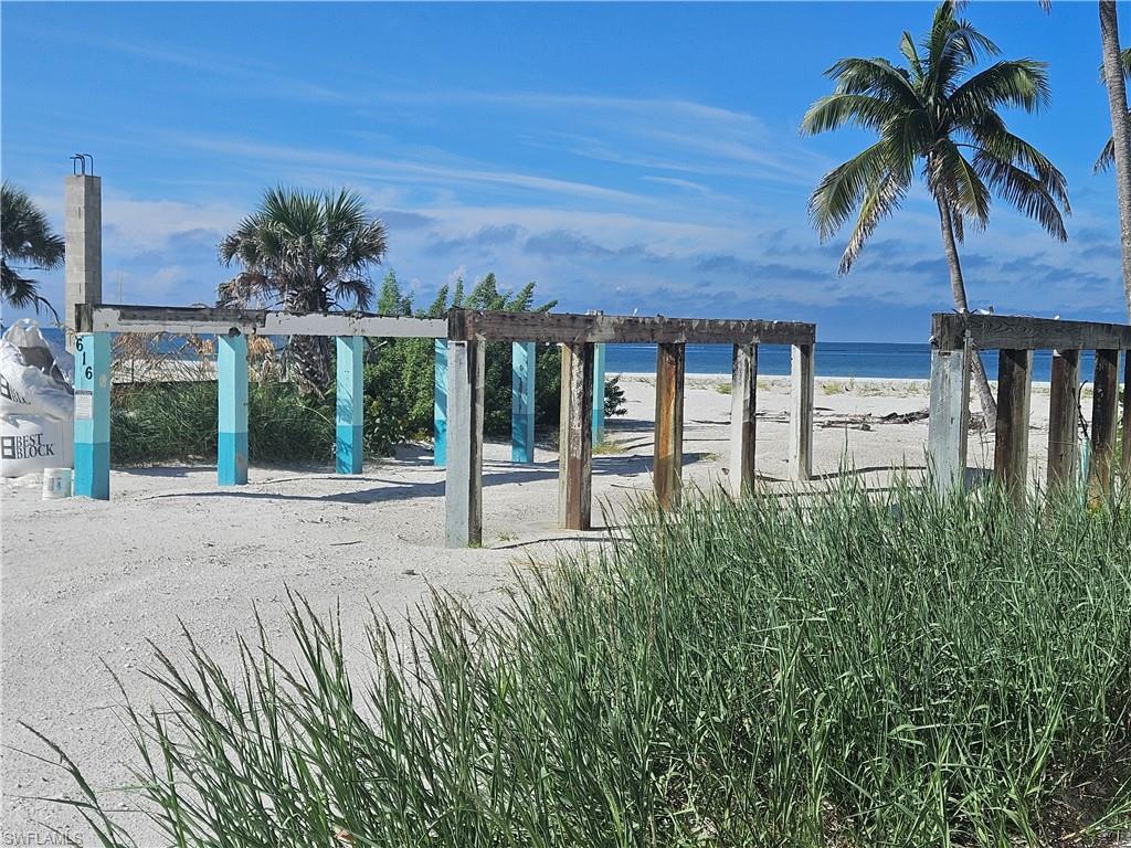 ISLAND SHORES - Land