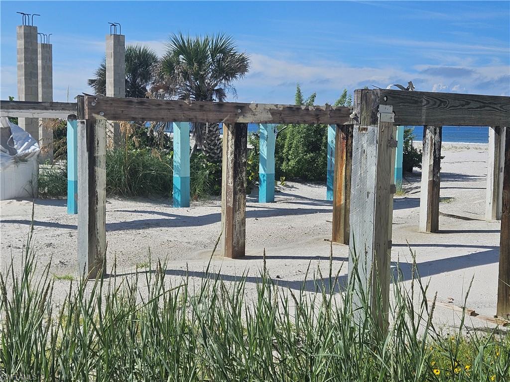 ISLAND SHORES - Land