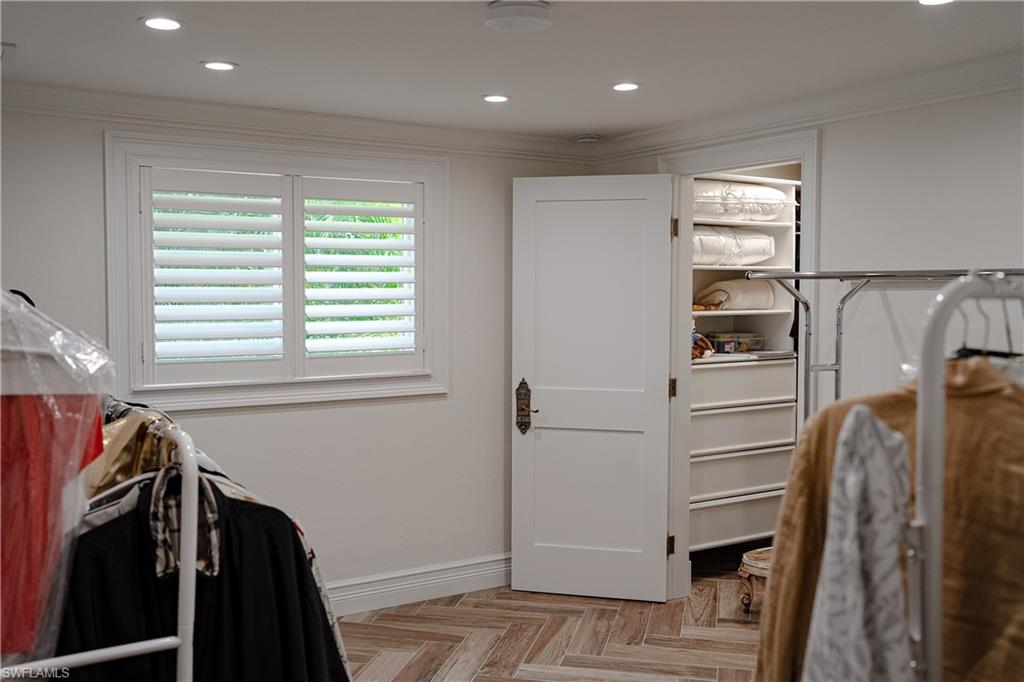 IMPERIAL SHORES - Residential