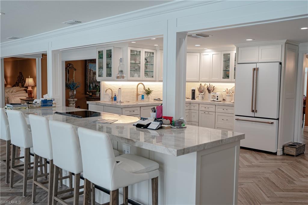 IMPERIAL SHORES - Residential