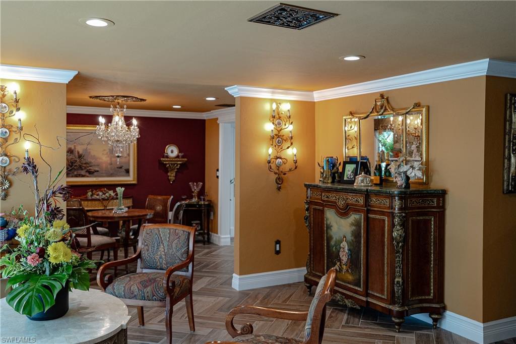 IMPERIAL SHORES - Residential