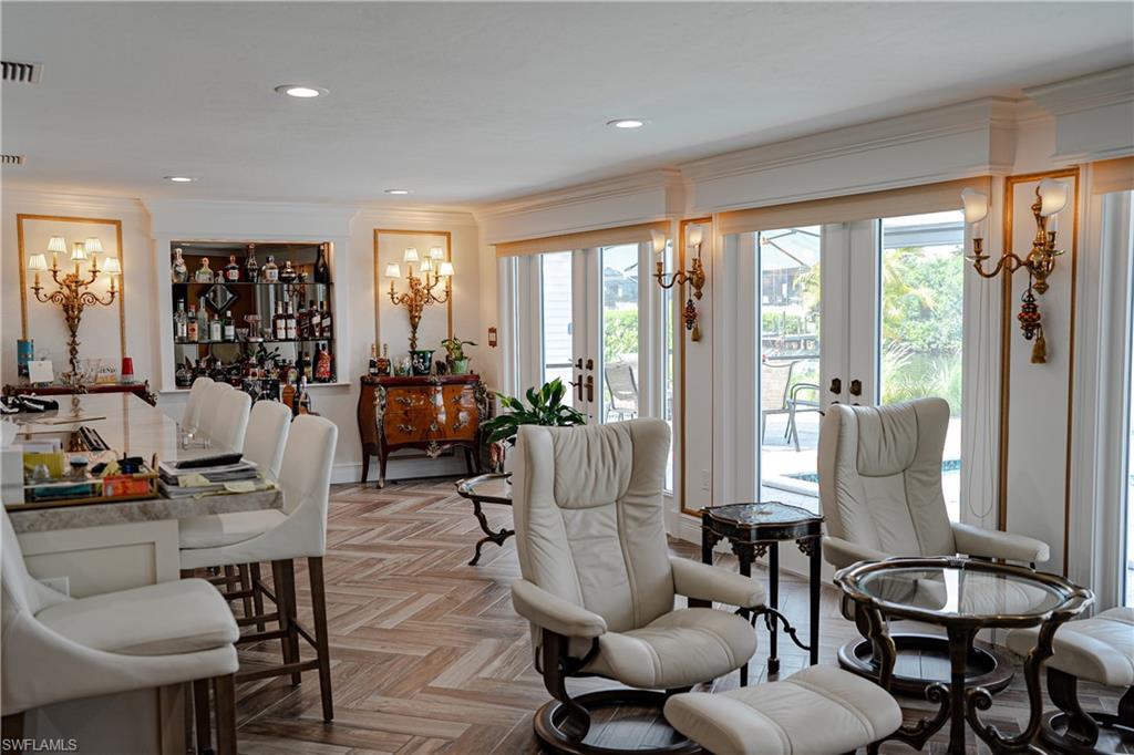 IMPERIAL SHORES - Residential