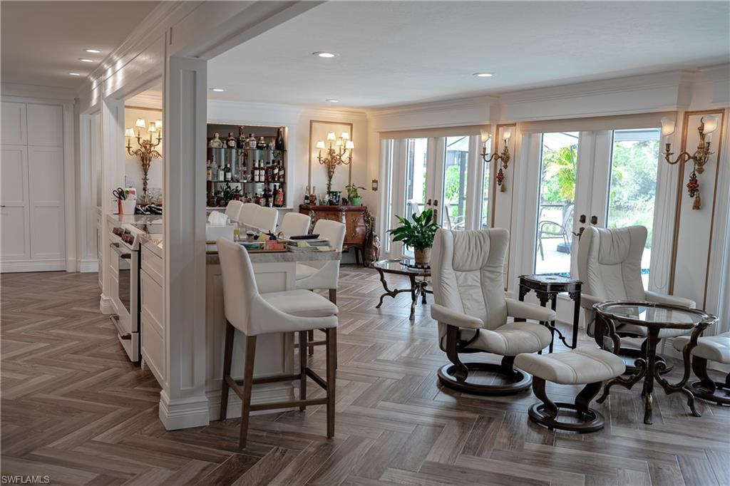 IMPERIAL SHORES - Residential