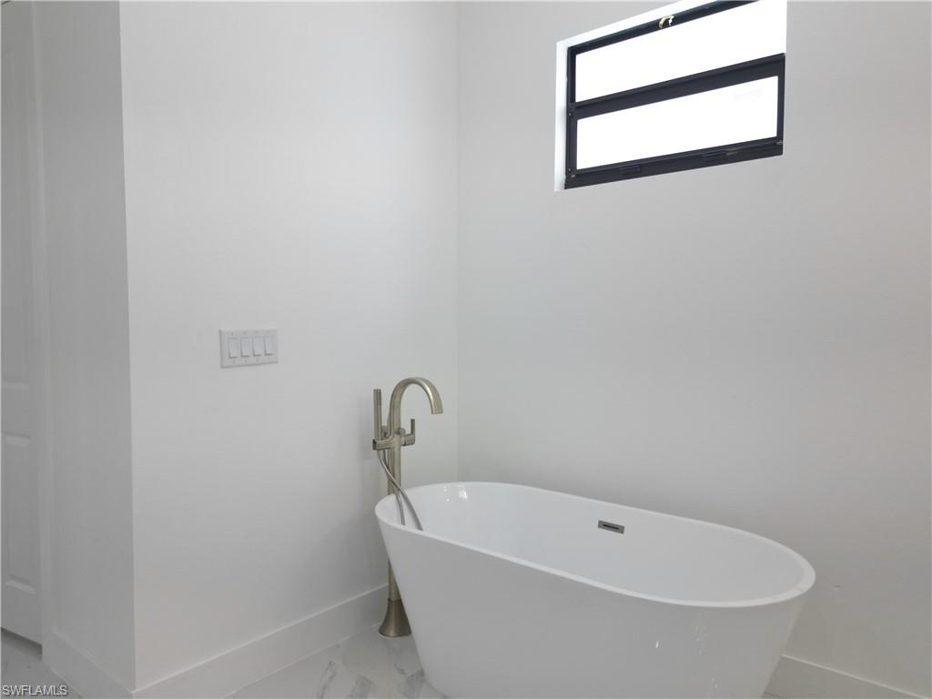 MIRROR LAKES - Residential