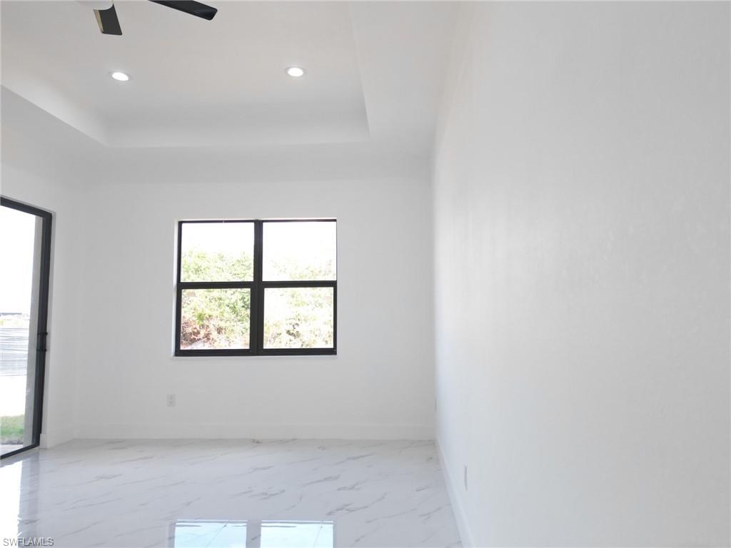 MIRROR LAKES - Residential