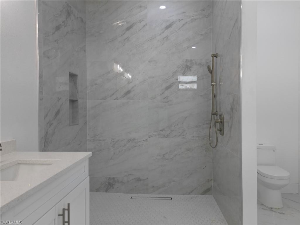 MIRROR LAKES - Residential