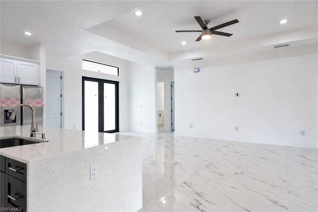 MIRROR LAKES - Residential