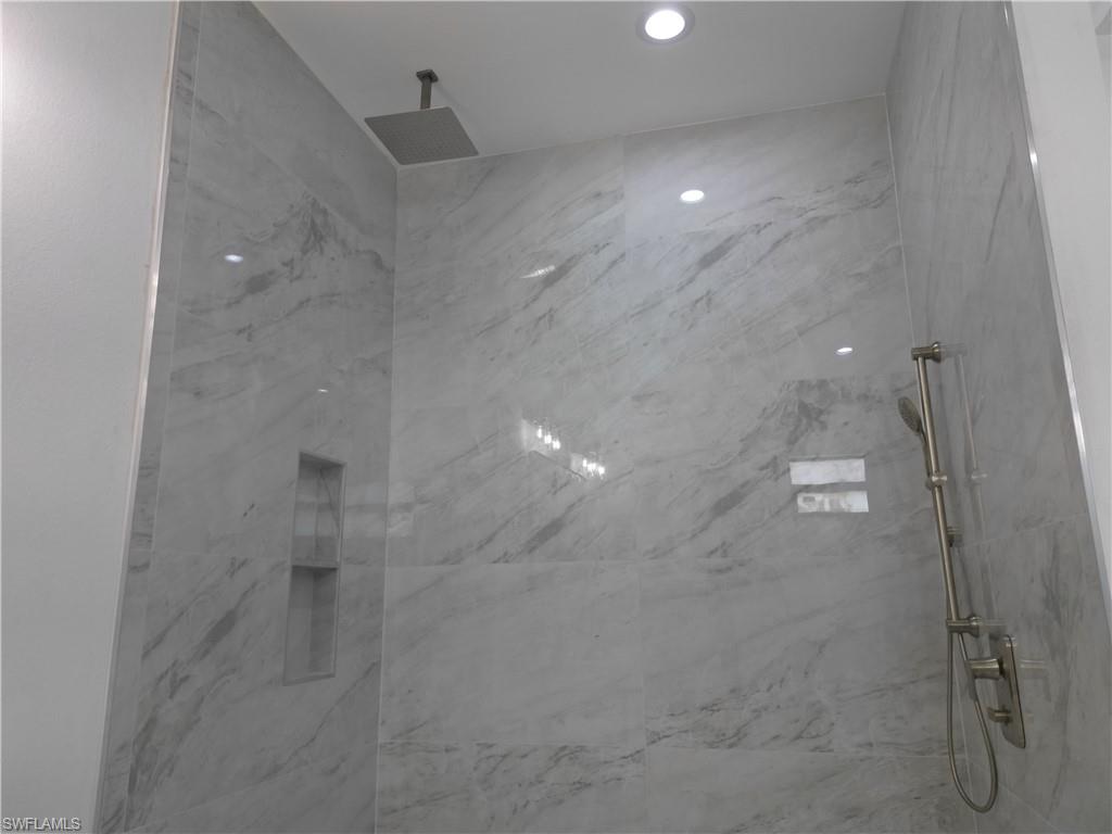 MIRROR LAKES - Residential