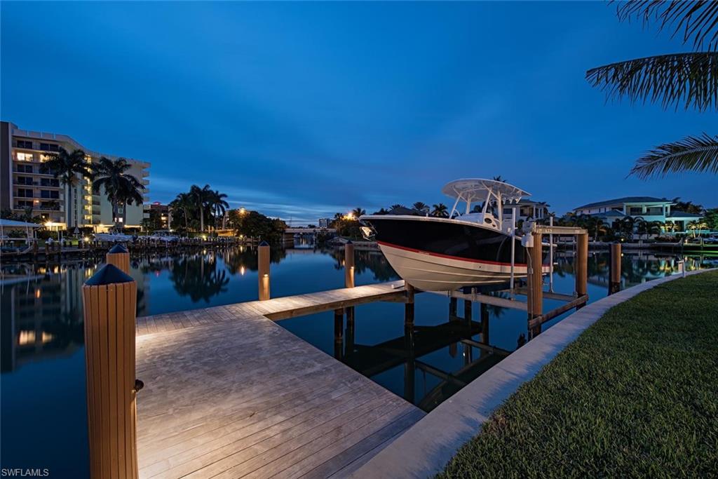 MOORINGS - Residential