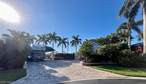 4736 Chariot CT NAPLES FL 34114