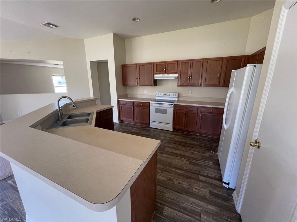 TOWN LAKES - Residential