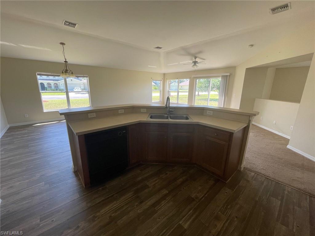 TOWN LAKES - Residential