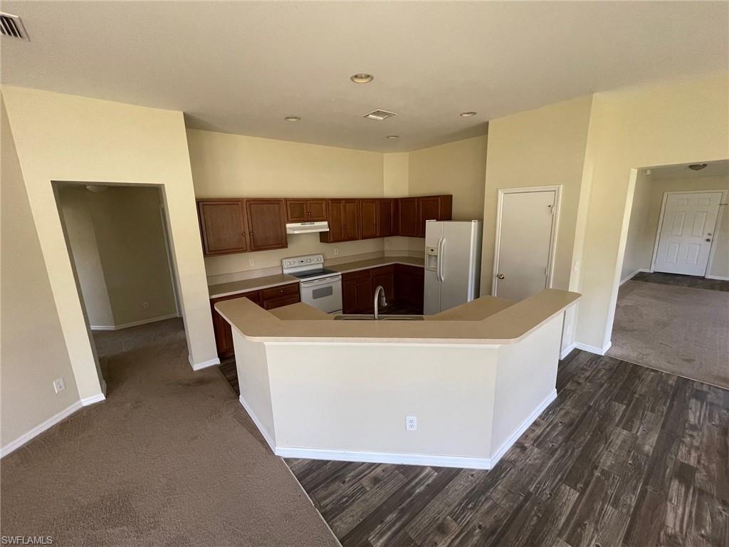 TOWN LAKES - Residential