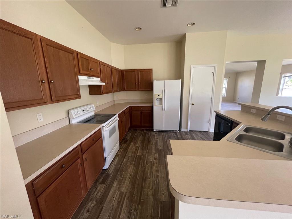 TOWN LAKES - Residential