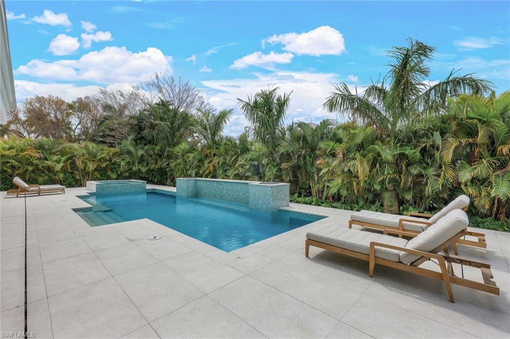 MOORINGS - Residential