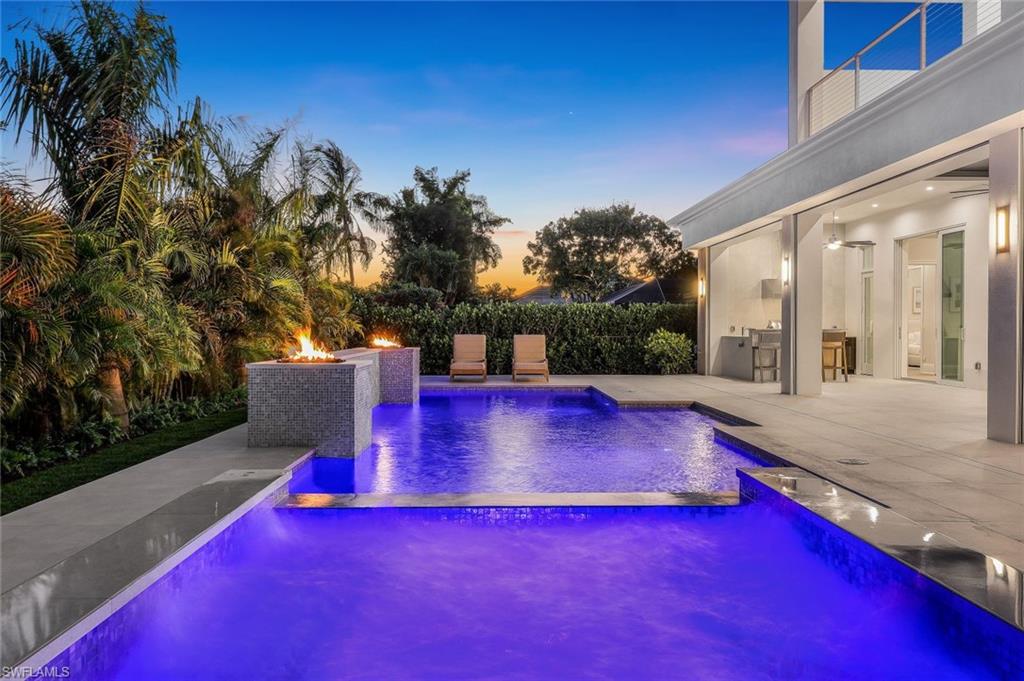 MOORINGS - Residential