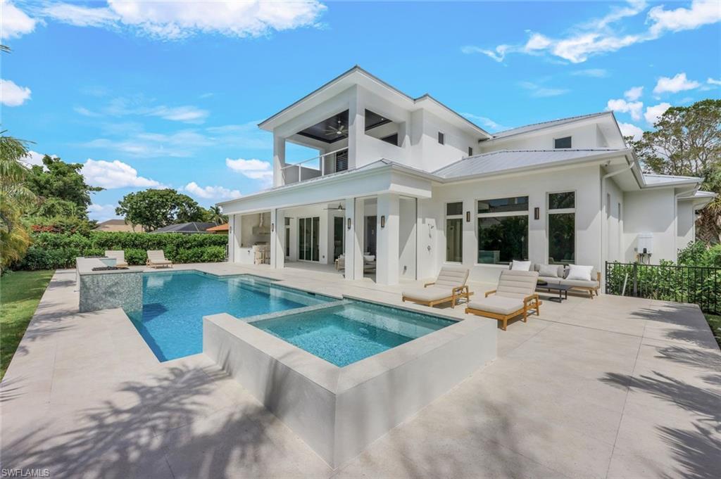 MOORINGS - Residential