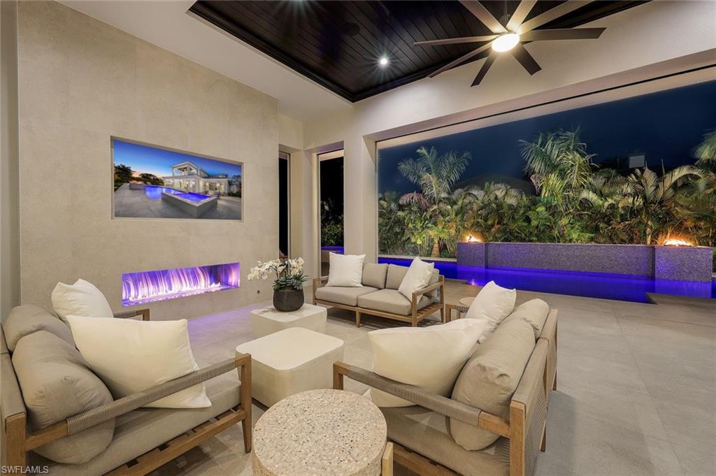 MOORINGS - Residential