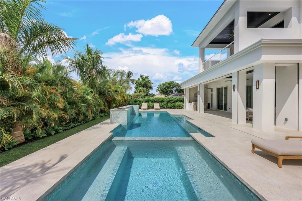 MOORINGS - Residential