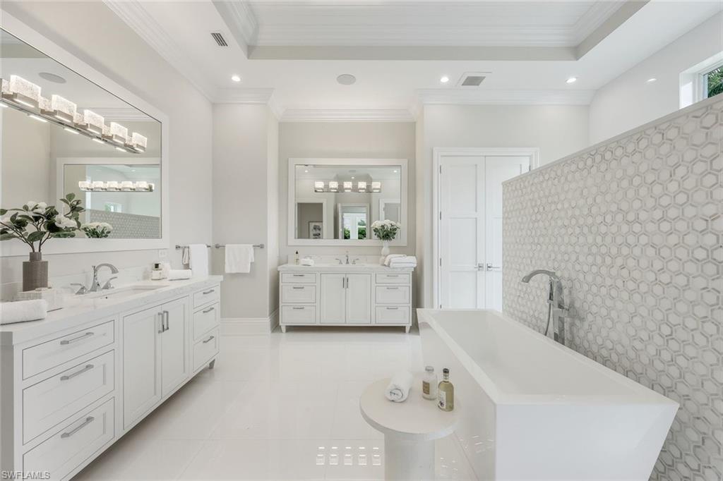 MOORINGS - Residential