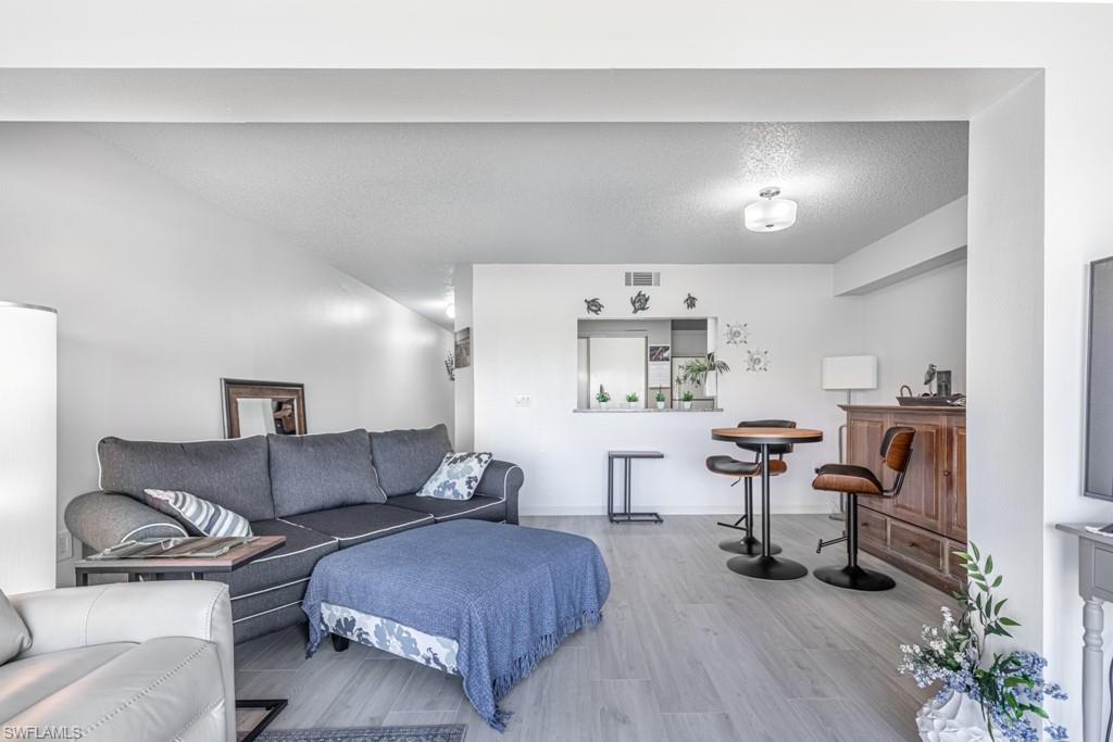 SEVEN LAKES - Residential