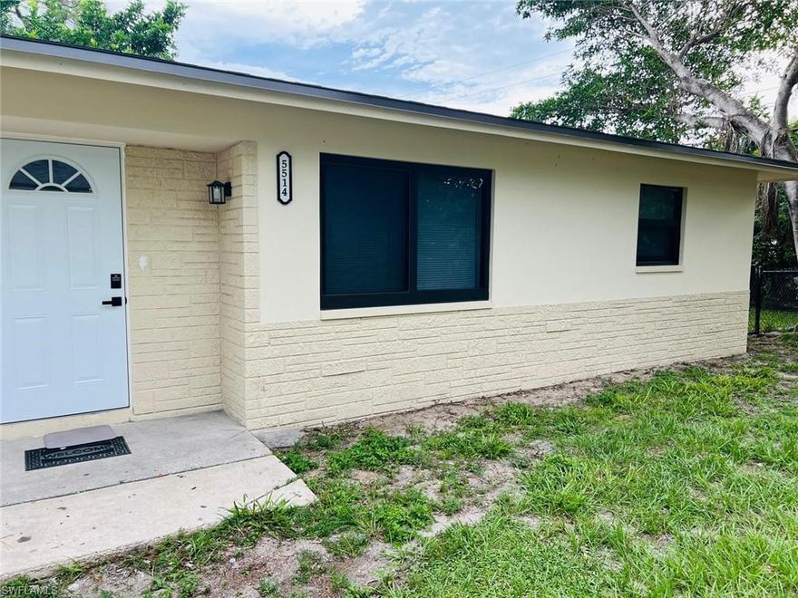 Discover this beautiful remodeled duplex featuring 2 bedrooms and 1 bathroom, with laundry in the unit and parking space for up to 4 cars. Conveniently located near restaurants, shopping centers, and more—just minutes away from Fort Myers Beach. Welcome Section 8.