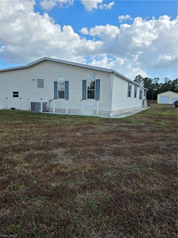 COUNTRY LAKES - Residential