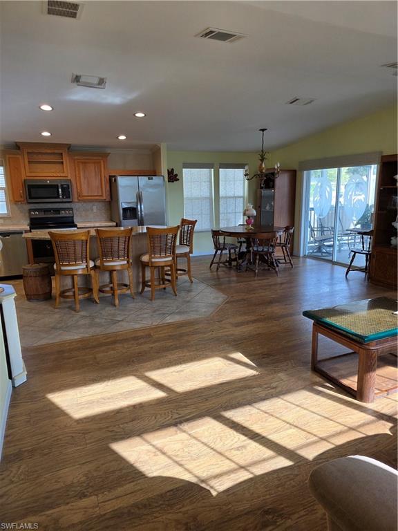 COUNTRY LAKES - Residential