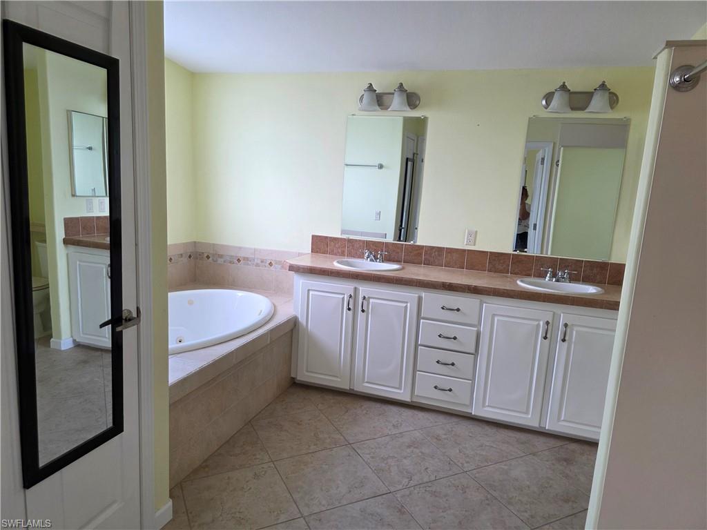 COUNTRY LAKES - Residential