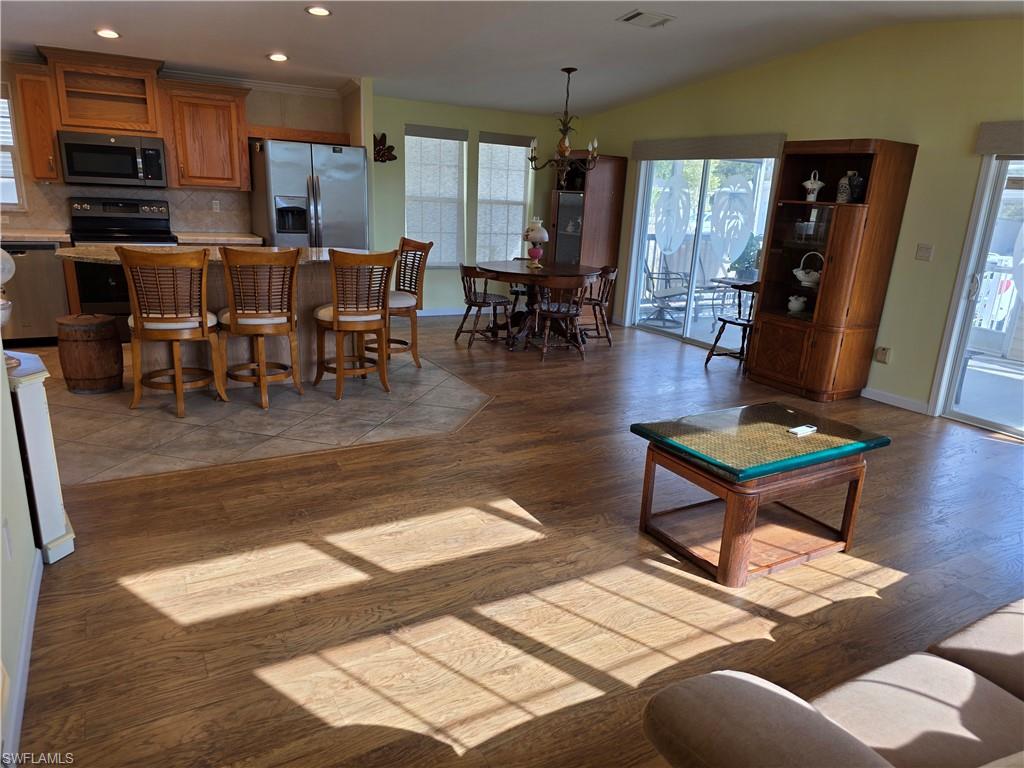 COUNTRY LAKES - Residential